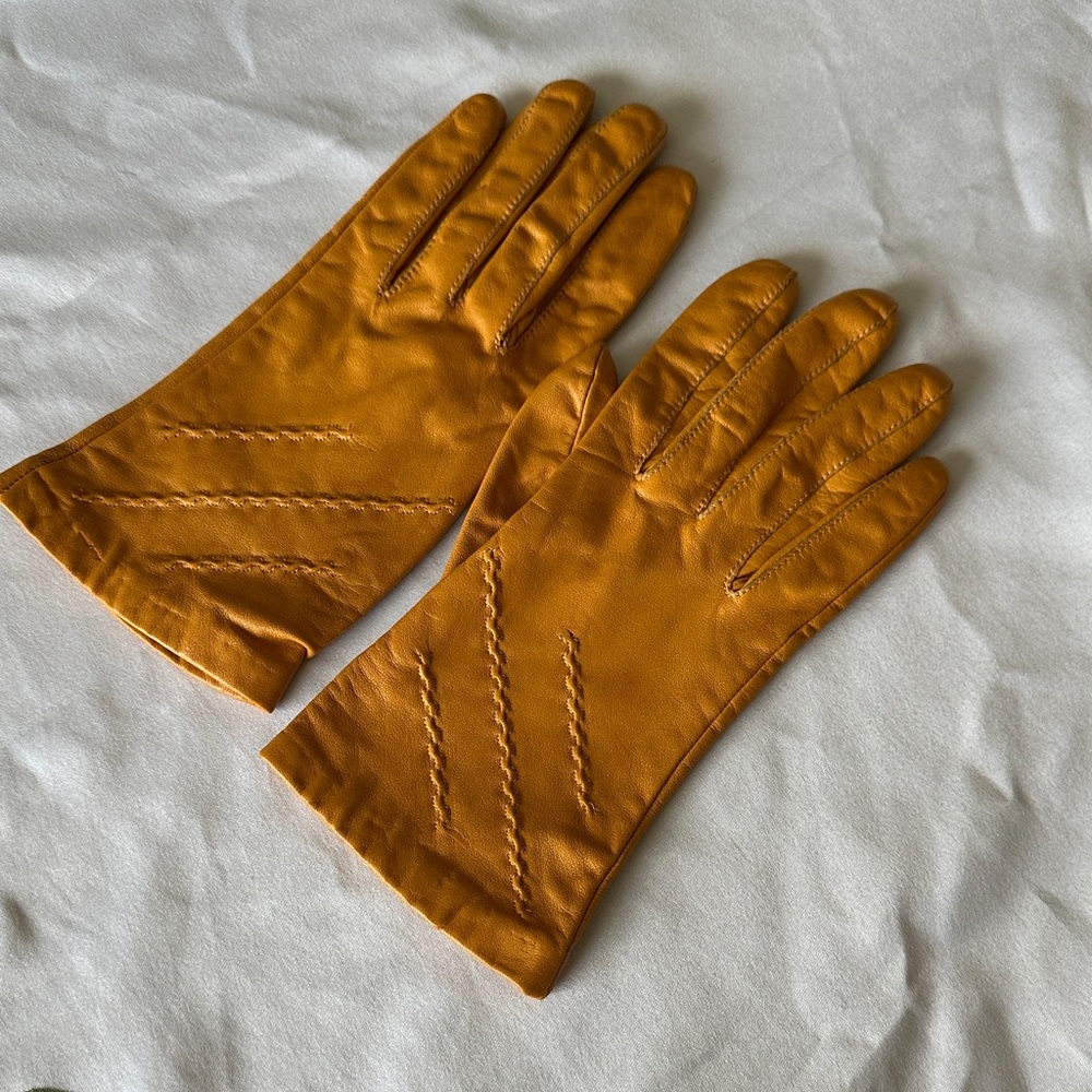 Women’s Leather Gloves in Mustard